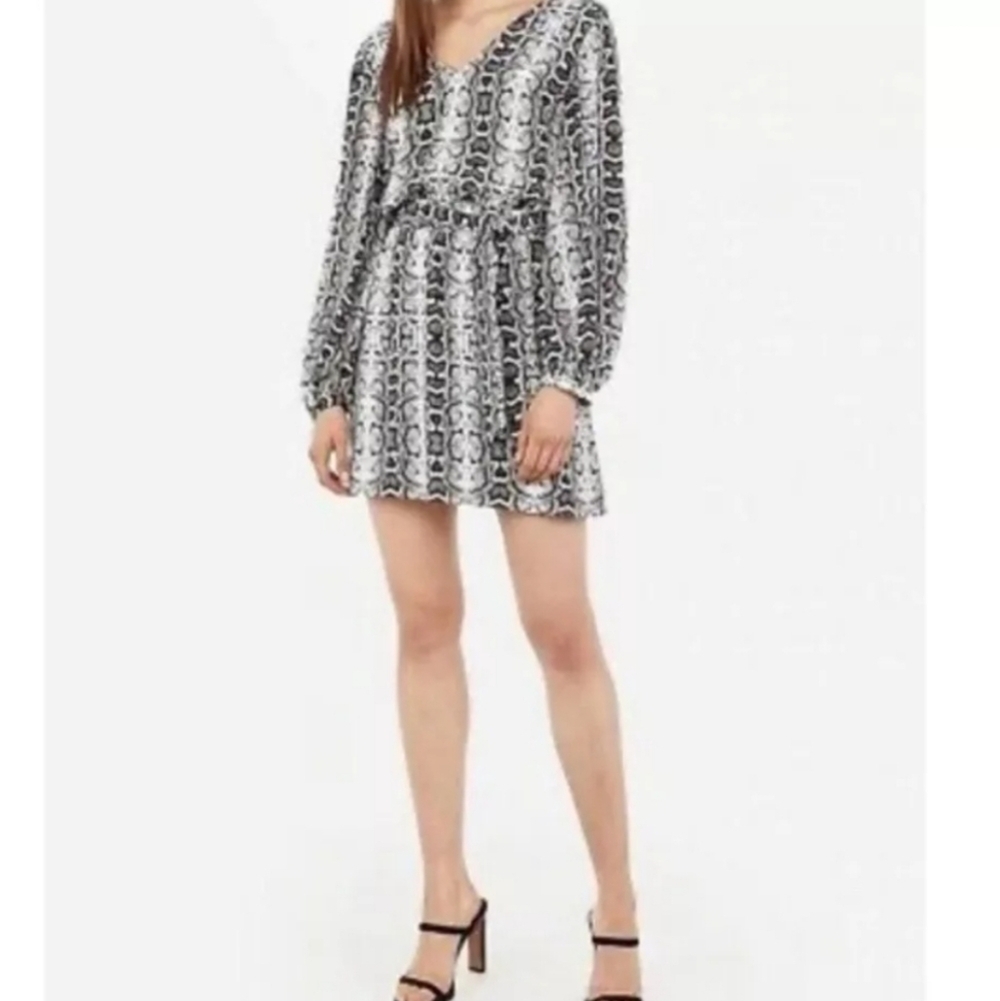 EXPRESS Women’s Snakeskin Print Balloon Sleeve Mini Dress, size M